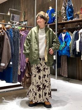 「アイテム（MA-1）」を使った、カワモトさん（レディース・162cm）の秋コーディネート