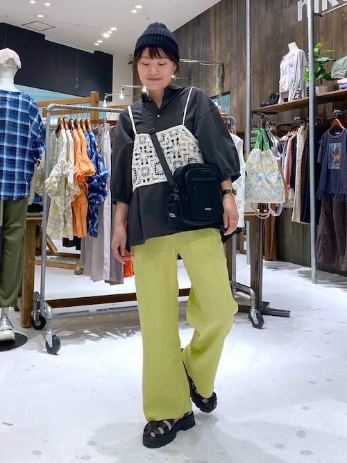 IRIE 羊毛とアンゴラ　立体フラワー キャミソール セール】ふわふわ 立体 フラワー クロップド カップ付き