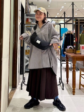 「niko and...（ニコアンド）のアイテム（ハンドバッグ）」を使った、カワモトさん（レディース・162cm）の秋コーディネート