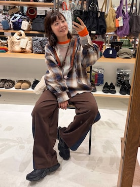「niko and...（ニコアンド）のマルチ 巾着 ショルダーバッグ（ショルダーバッグ、ベージュ系）」を使った、カワモトさん（レディース・162cm）の秋コーディネート