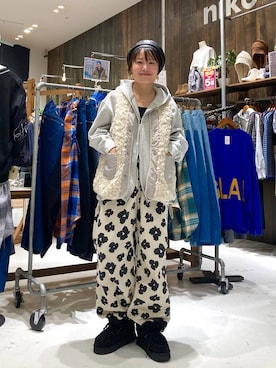 「アイテム（モカシン/デッキシューズ）」を使った、カワモトさん（レディース・162cm）の秋コーディネート