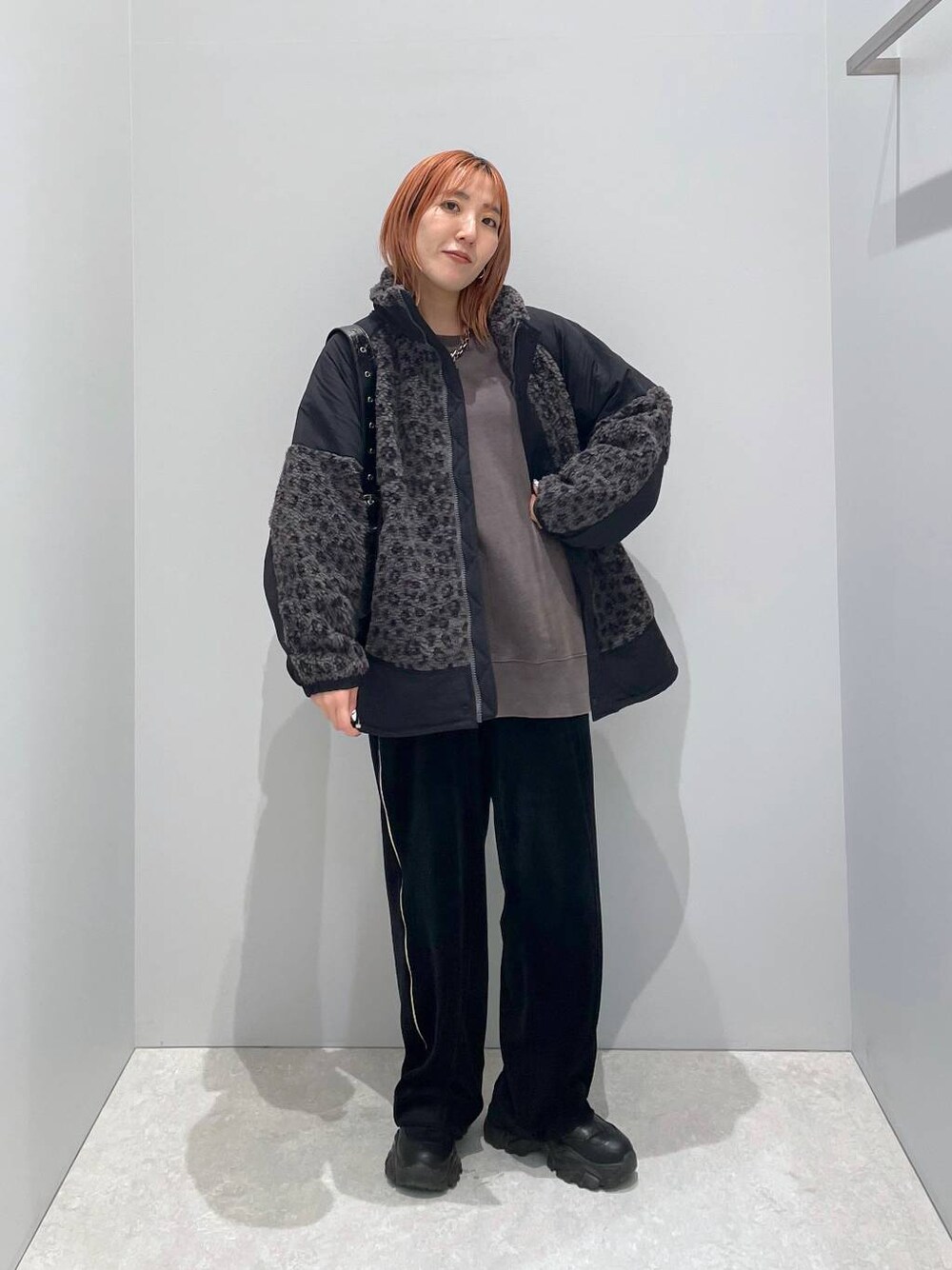 「低身長、カジュアル、ベーシック/シンプル、体型カバー、高見え、ゆったり、LEPSIM」｜「niko and...のラビットタッチベロアパンツ（その他パンツ、ホワイト系）」を使った、manaさん（レディース・153cm）の冬コーディネートの1枚目の写真