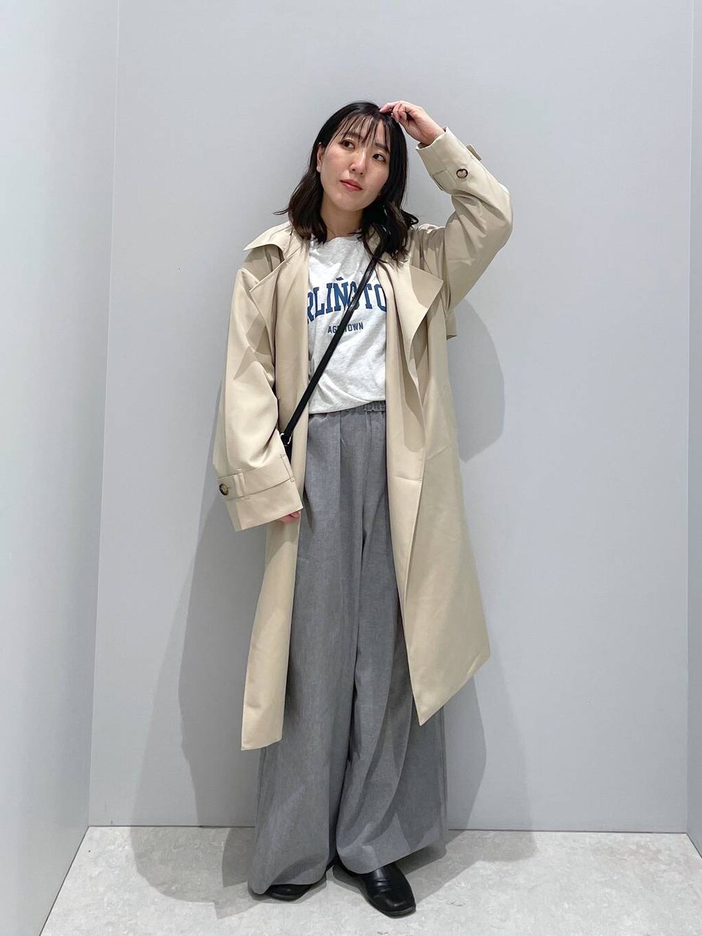 「低身長、カジュアル、ベーシック/シンプル、体型カバー、高見え、ゆったり、LEPSIM」｜「GLOBAL WORKのヘビロッTEEワイドプリント長袖/147641（Tシャツ/カットソー、グレー系）」を使った、manaさん（レディース・153cm）の春コーディネートの1枚目の写真