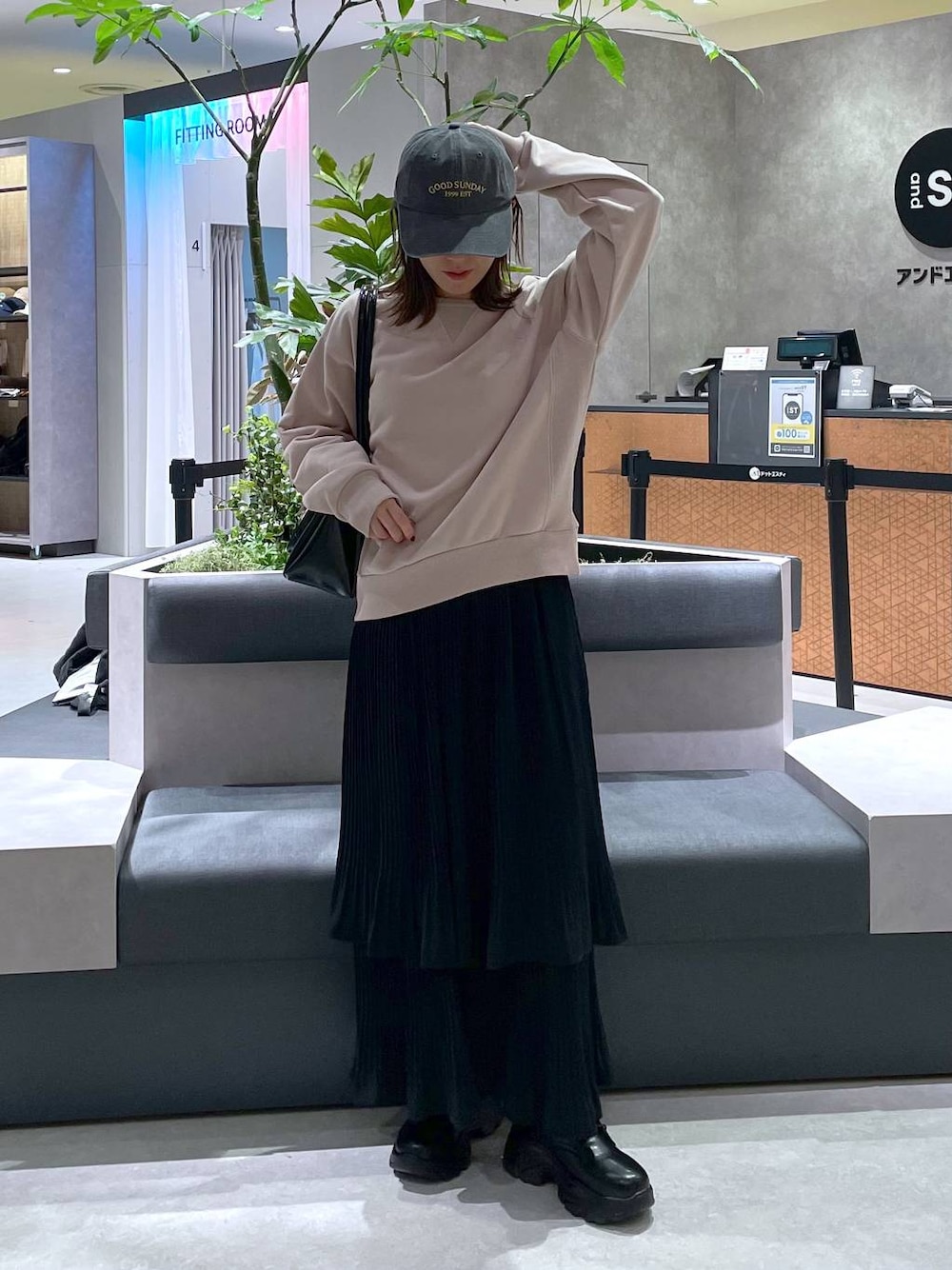 「低身長、カジュアル、ベーシック/シンプル、体型カバー、高見え、ゆったり、LEPSIM」｜「LOWRYS FARMの４ＲＯＯＭショルダーＢＡＧ138730（ショルダーバッグ、ブラック系）」を使った、manaさん（レディース・153cm）の冬コーディネートの1枚目の写真