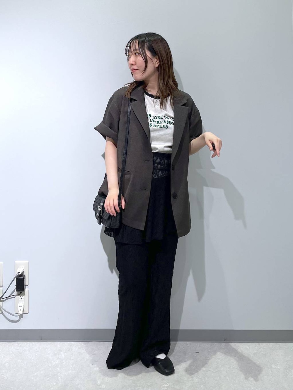 「低身長、カジュアル、ベーシック/シンプル、体型カバー、高見え、ゆったり、LEPSIM」｜「LOWRYS FARMのホップサックジャケットＳＳ253196（テーラードジャケット、グレー系）」を使った、manaさん（レディース・153cm）の春コーディネートの1枚目の写真