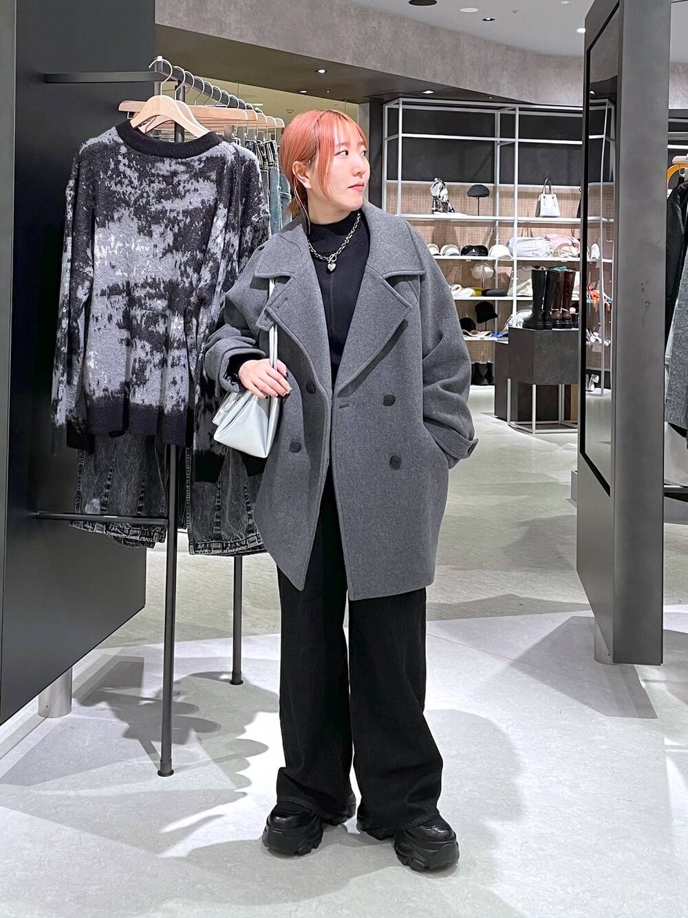 「低身長、カジュアル、ベーシック/シンプル、体型カバー、高見え、ゆったり、LEPSIM」｜「A part byのスーパー100 2WAYコート（ピーコート、グレー系）」を使った、manaさん（レディース・153cm）の秋コーディネートの1枚目の写真
