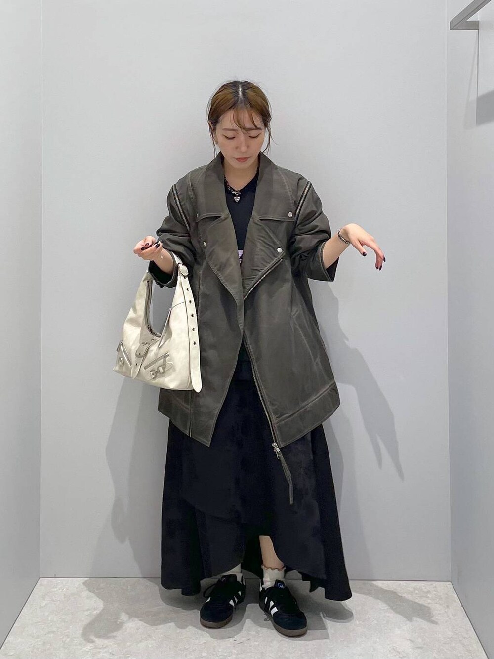 「体型カバー、高見え、ゆったり、LEPSIM、低身長、カジュアル、ベーシック/シンプル」｜「JEANASISのカコウBIGライダース/145147（ライダースジャケット、ブラウン系）」を使った、manaさん（レディース・153cm）の秋コーディネートの1枚目の写真