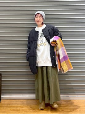 「アイテム（ニットキャップ/ビーニー、グレー系）」を使った、manaさん（レディース・153cm）の冬コーディネート