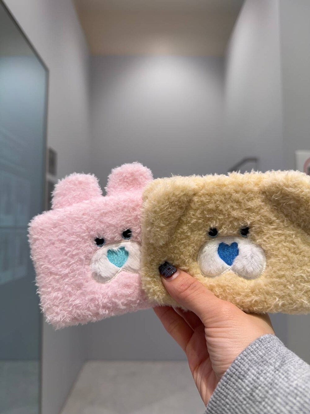その他のキーケース/キーアクセサリーを着用したレディースの秋コーディネートの1枚目の写真