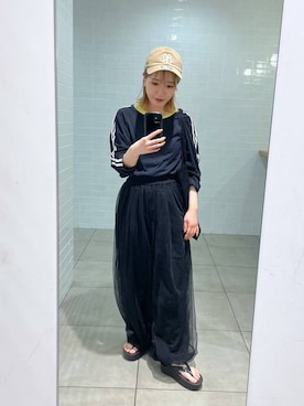 「アイテム（ママ＆ベビー、ブラック系）」を使った、manaさん（レディース・153cm）の春コーディネート