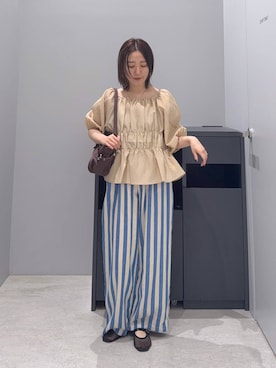 「LOWRYS FARM（ローリーズファーム）のオフショルシャーリングＳＳ 680354（シャツ/ブラウス、ベージュ系）」を使った、manaさん（レディース・153cm）の夏コーディネート