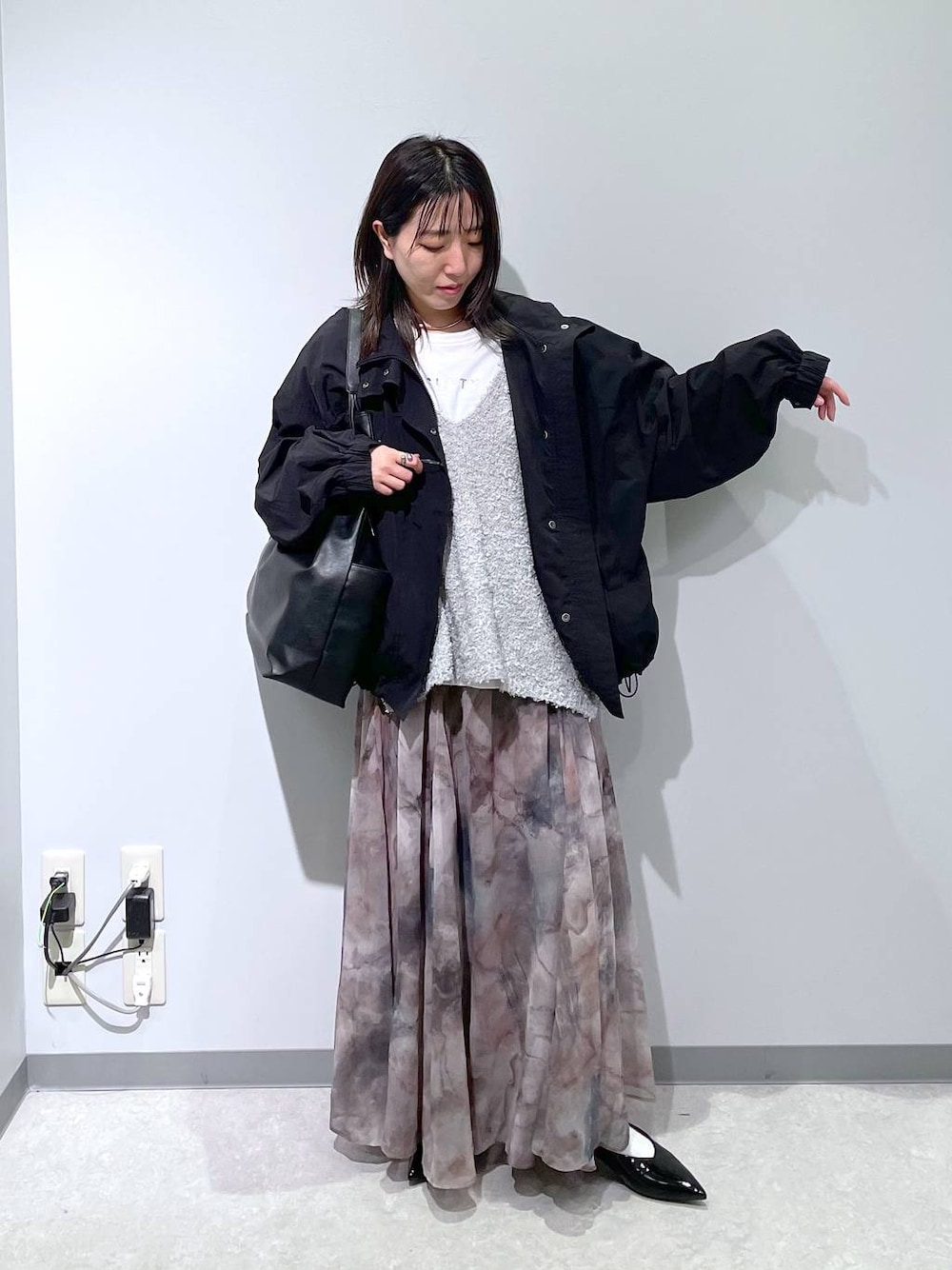 「カジュアル、ベーシック/シンプル、体型カバー、高見え、ゆったり、LEPSIM、低身長」｜「LEPSIMのメタルチョーカー　110332（ネックレス、シルバー系）」を使った、manaさん（レディース・153cm）の春コーディネートの1枚目の写真