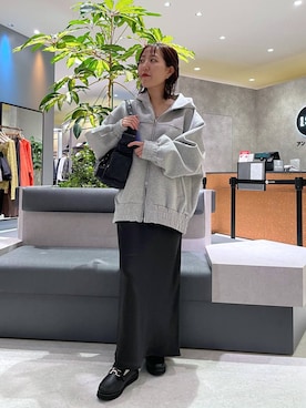 「LEPSIM（レプシィム）のストレッチサテンスカート　497324（スカート）」を使った、manaさん（レディース・153cm）の秋コーディネート