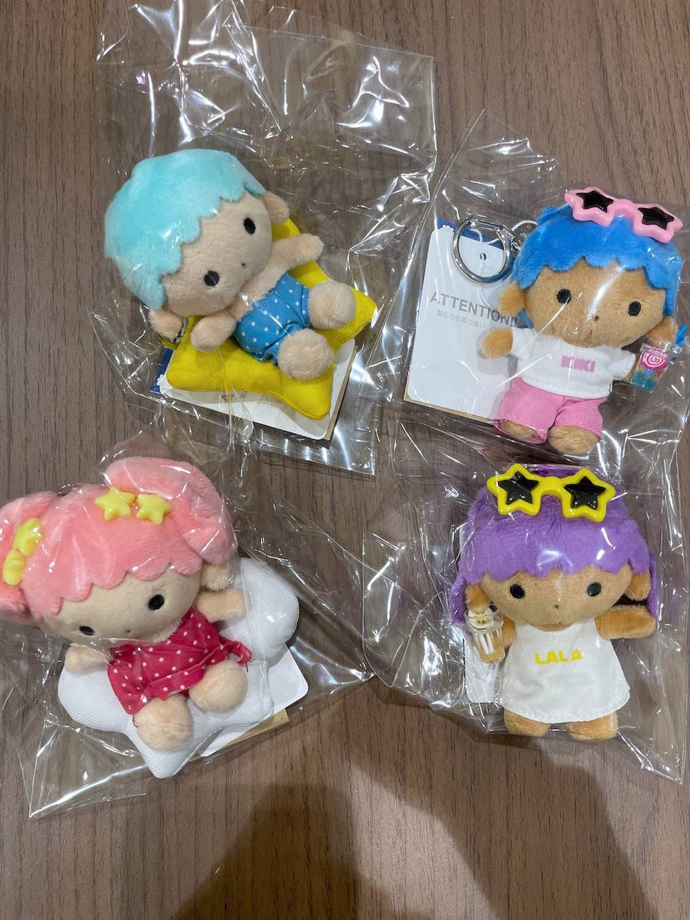 その他のキーホルダーを着用したレディースの春コーディネートの1枚目の写真