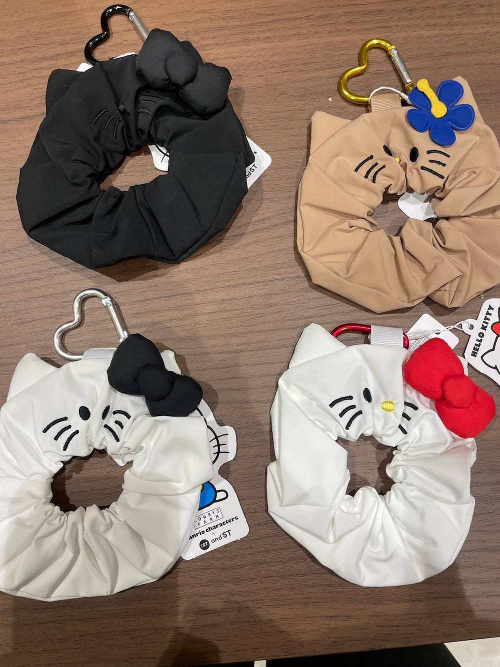 ブラック系のその他雑貨を着用したレディースの冬コーディネートの1枚目の写真