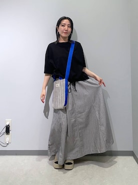 「niko and...（ニコアンド）のアソートベルトフレアスカート（スカート、ブルー系）」を使った、manaさん（レディース・153cm）の春コーディネート
