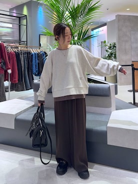 「A part by（アパートバイ）の【Sサイズ展開・洗える】イージーストレートパンツ（スラックス、ブラウン系）」を使った、manaさん（レディース・153cm）の秋コーディネート