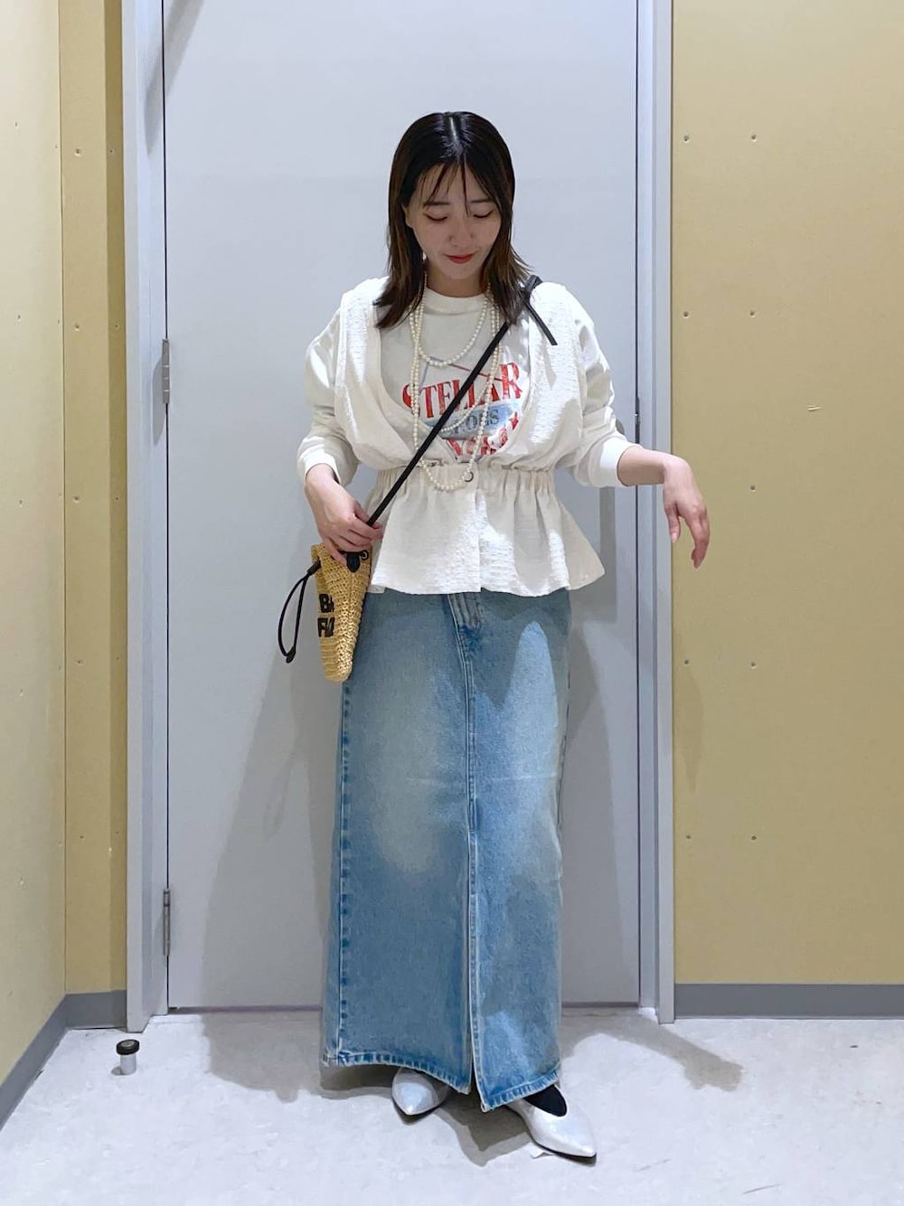 「LEPSIM、低身長、カジュアル、ベーシック/シンプル、体型カバー、高見え、ゆったり」｜「LOWRYS FARMのＣＯＮＥ／アシメタイトスカート　252608（スカート、ブルー系）」を使った、manaさん（レディース・153cm）の春コーディネートの1枚目の写真