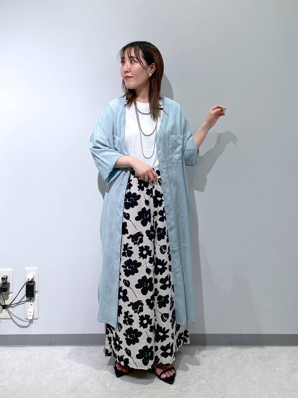 「低身長、カジュアル、ベーシック/シンプル、体型カバー、高見え、ゆったり、LEPSIM」｜「niko and...のアソートタックガウチョパンツ（その他パンツ、ホワイト系）」を使った、manaさん（レディース・153cm）の春コーディネートの1枚目の写真