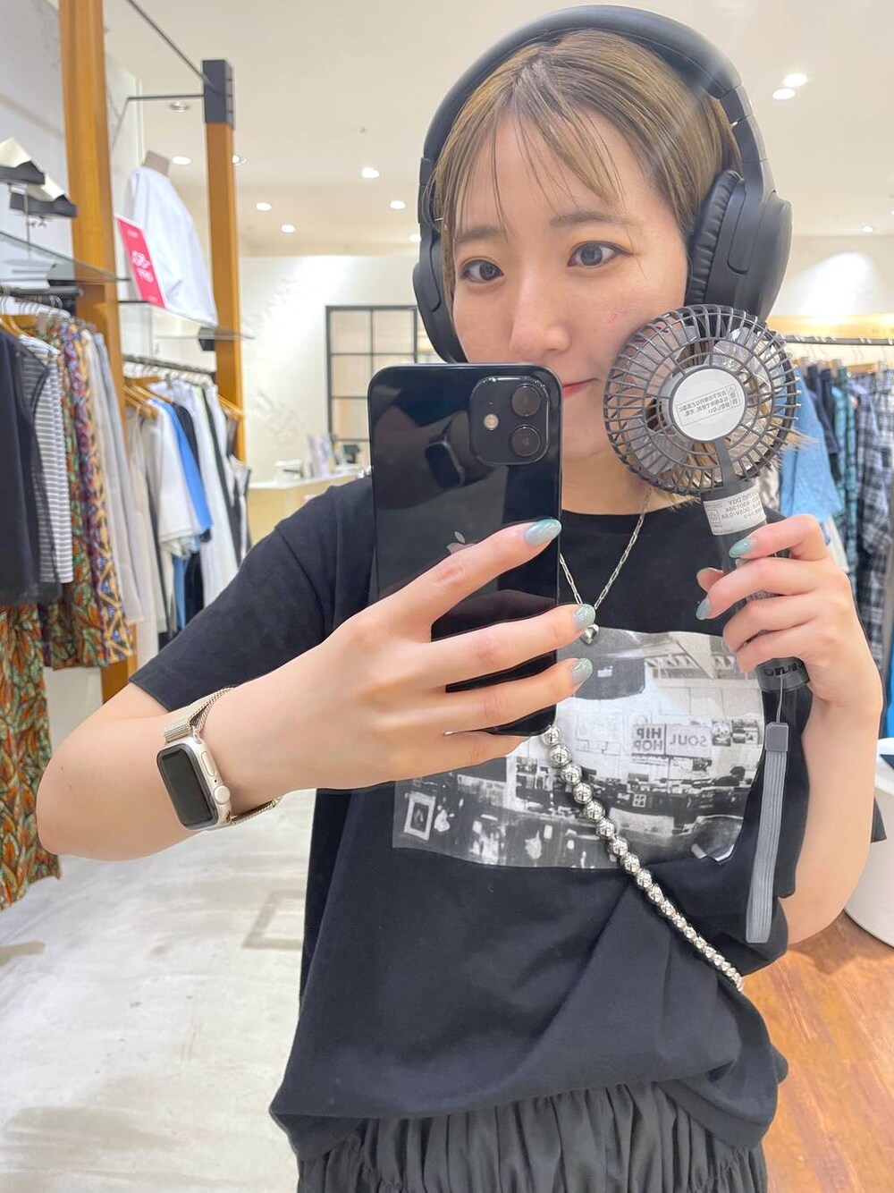 「低身長、カジュアル、ベーシック/シンプル、体型カバー、高見え、ゆったり、LEPSIM」｜「LEPSIMのマルチWAYスマホストラップ　110335（スマホグッズ、シルバー系）」を使った、manaさん（レディース・153cm）の夏コーディネートの1枚目の写真
