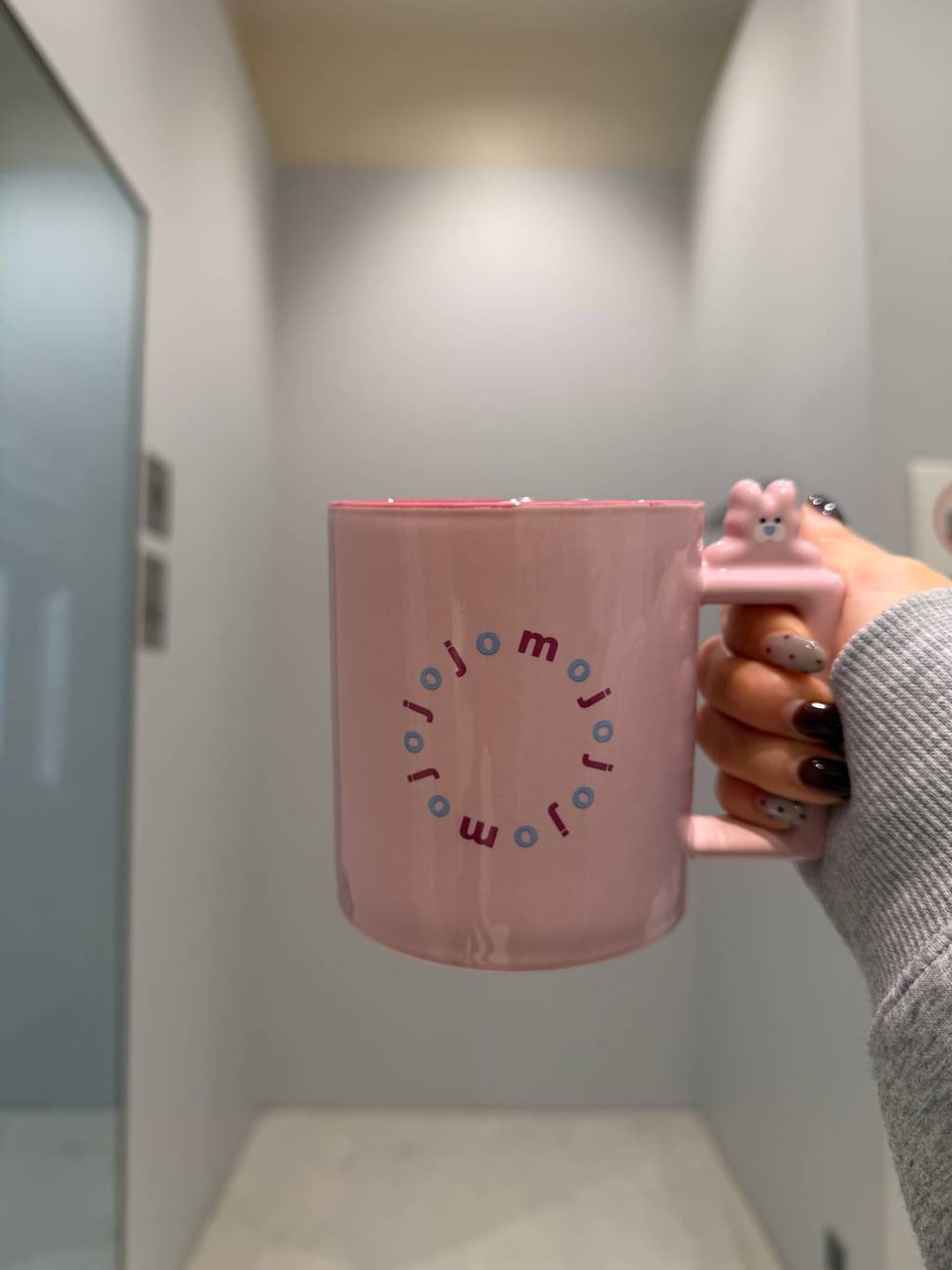 その他の食器を着用したレディースの秋コーディネートの1枚目の写真