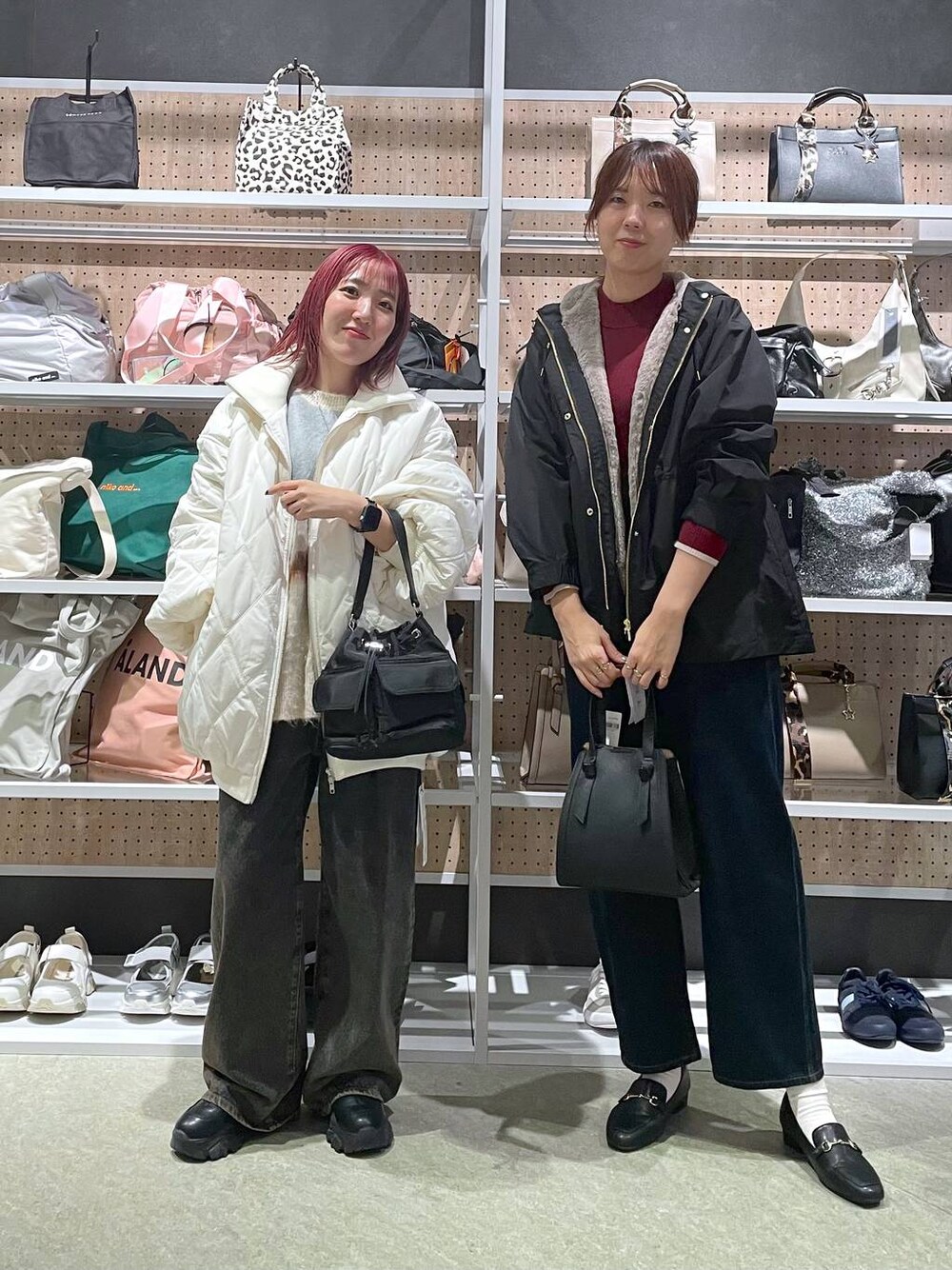 「カジュアル、ベーシック/シンプル、体型カバー、高見え、ゆったり、LEPSIM、低身長」｜「GLOBAL WORKの3シーズン撥水マンパ/115433（マウンテンパーカー、ブルー系）」を使った、manaさん（レディース・153cm）の秋コーディネートの1枚目の写真