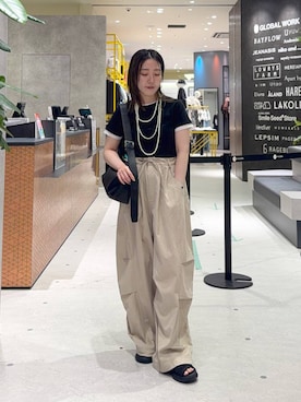 「LOWRYS FARM（ローリーズファーム）のタックスクエアショルダーＢＡＧ 656238（单肩包、ブラック系）」を使った、manaさん（レディース・153cm）の夏コーディネート