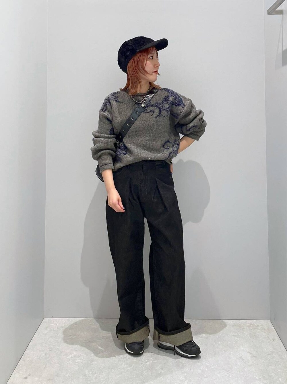 「低身長、カジュアル、ベーシック/シンプル、体型カバー、高見え、ゆったり、LEPSIM」｜「JEANASISの4ポケットワンショルダーBAG/131265（ショルダーバッグ、ブラック系）」を使った、manaさん（レディース・153cm）の秋コーディネートの1枚目の写真