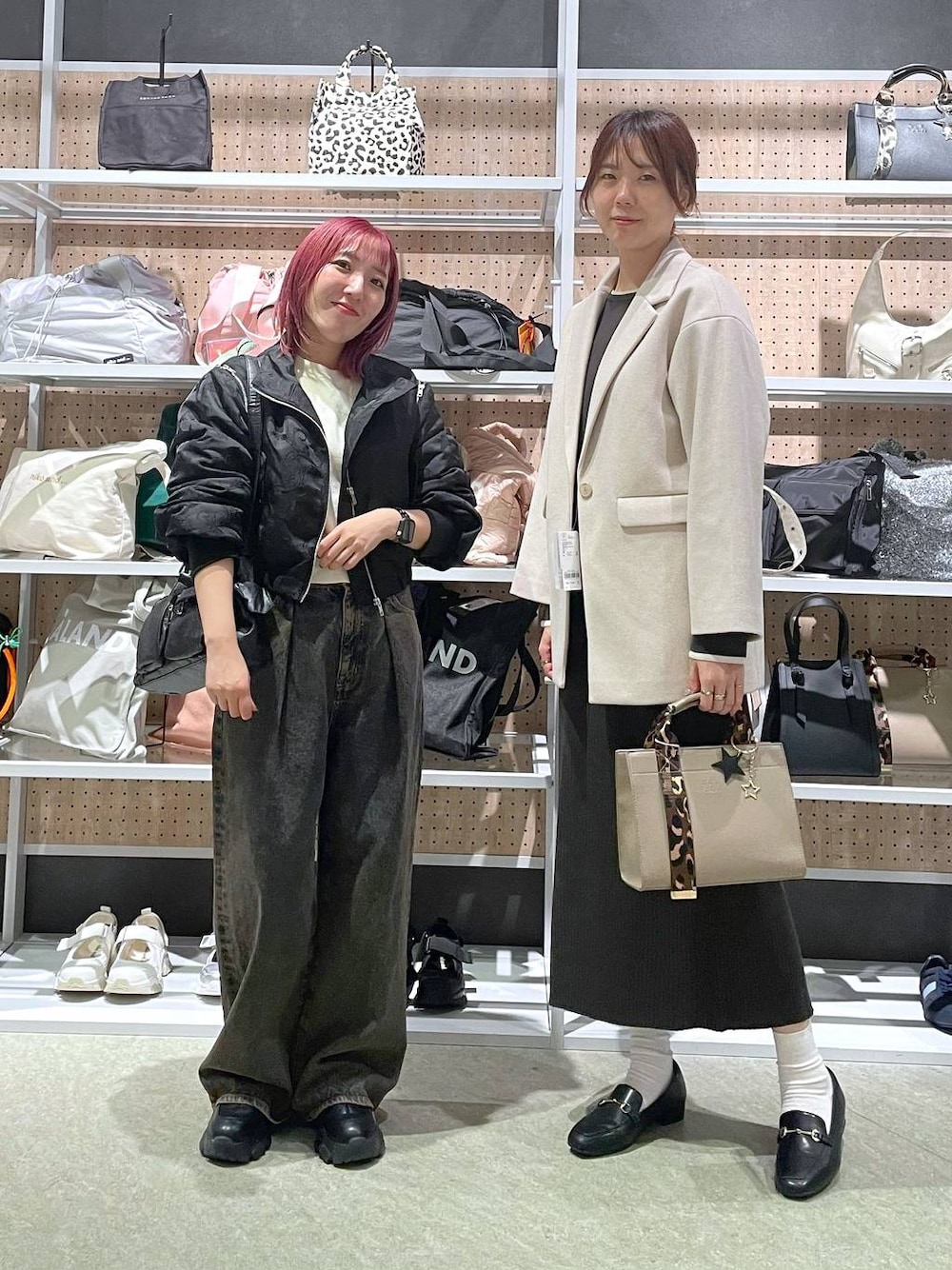 「低身長、カジュアル、ベーシック/シンプル、体型カバー、高見え、ゆったり、LEPSIM」｜「HAREの2WAYエアサーマルジャガードスタンドブルゾン(HARE)（ブルゾン、ブラック系）」を使った、manaさん（レディース・153cm）の秋コーディネートの1枚目の写真
