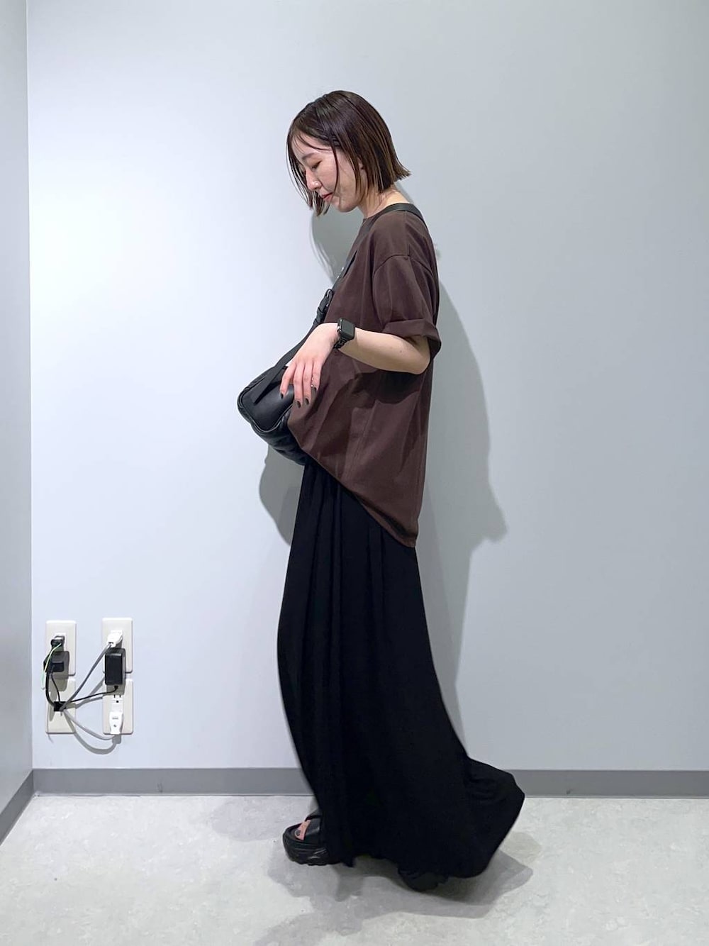 「低身長、カジュアル、ベーシック/シンプル、高見え、ゆったり、モノトーン、シンプルコーデ、大人カジュアル、きれいめカジュアル」｜「LOWRYS FARMのクロススポサン  287478（サンダル、ブラック系）」を使った、manaさん（レディース・153cm）の夏コーディネートの1枚目の写真
