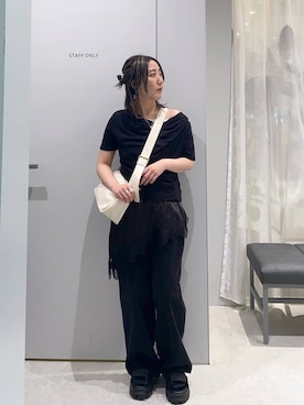 「LOWRYS FARM（ローリーズファーム）のドレープオフショル５Ｓ 638383（Tシャツ/カットソー、ブラック系）」を使った、manaさん（レディース・153cm）の春コーディネート
