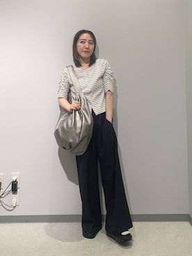 「LOWRYS FARM（ローリーズファーム）のギャザーワイドイージーパンツ　288508（その他パンツ、ブラック系）」を使った、manaさん（レディース・153cm）の春コーディネート