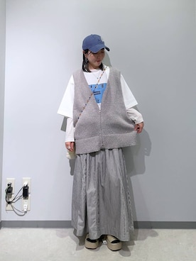 「niko and...（ニコアンド）のアソートベルトフレアスカート（スカート、ブルー系）」を使った、manaさん（レディース・153cm）の春コーディネート