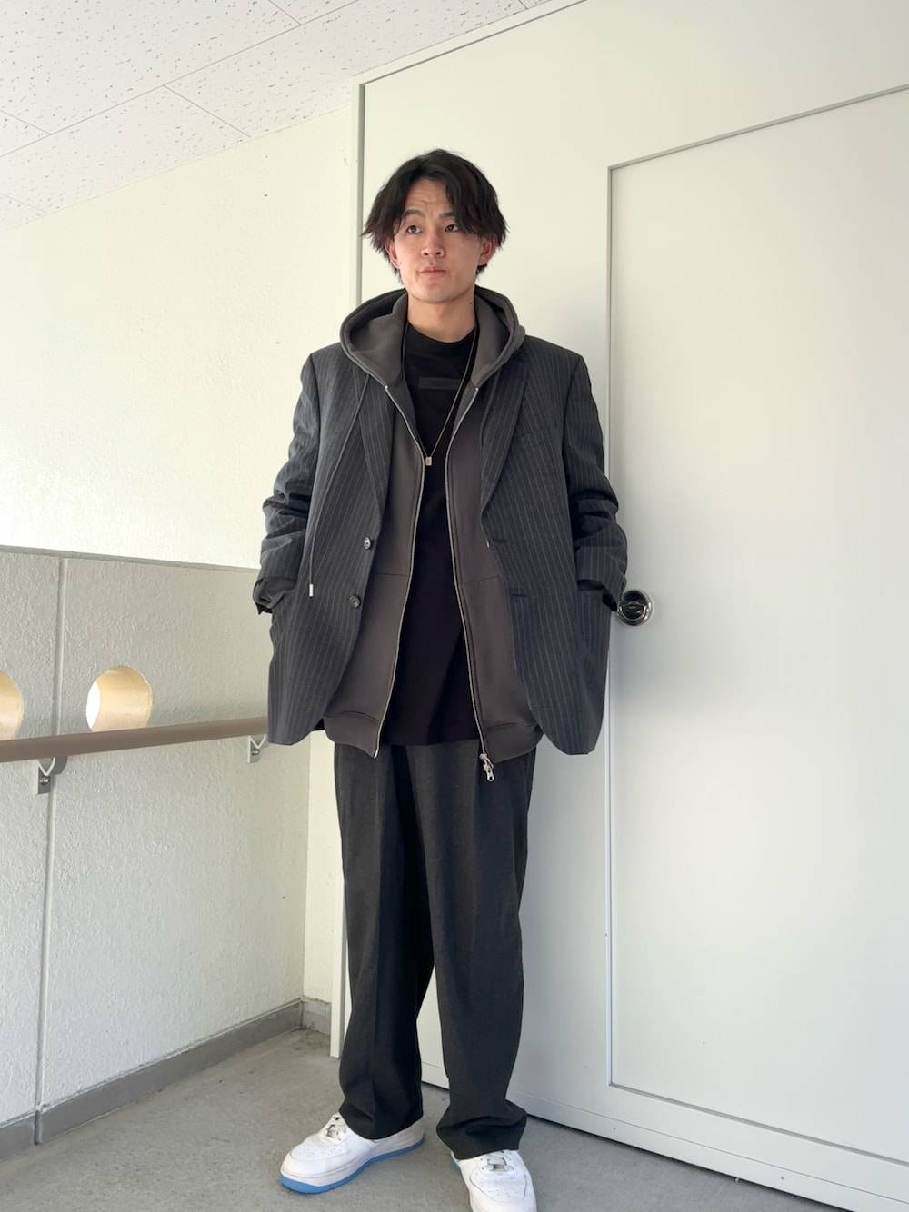 「CHAPS、perstep、ZARA、テーラードジャケット、ジップパーカ、最近のいい感じコーデ、最近のお気に入り」｜「CHAPSのアイテム（テーラードジャケット、グレー系）」を使った、keigoさん（メンズ・176cm）の秋コーディネートの1枚目の写真