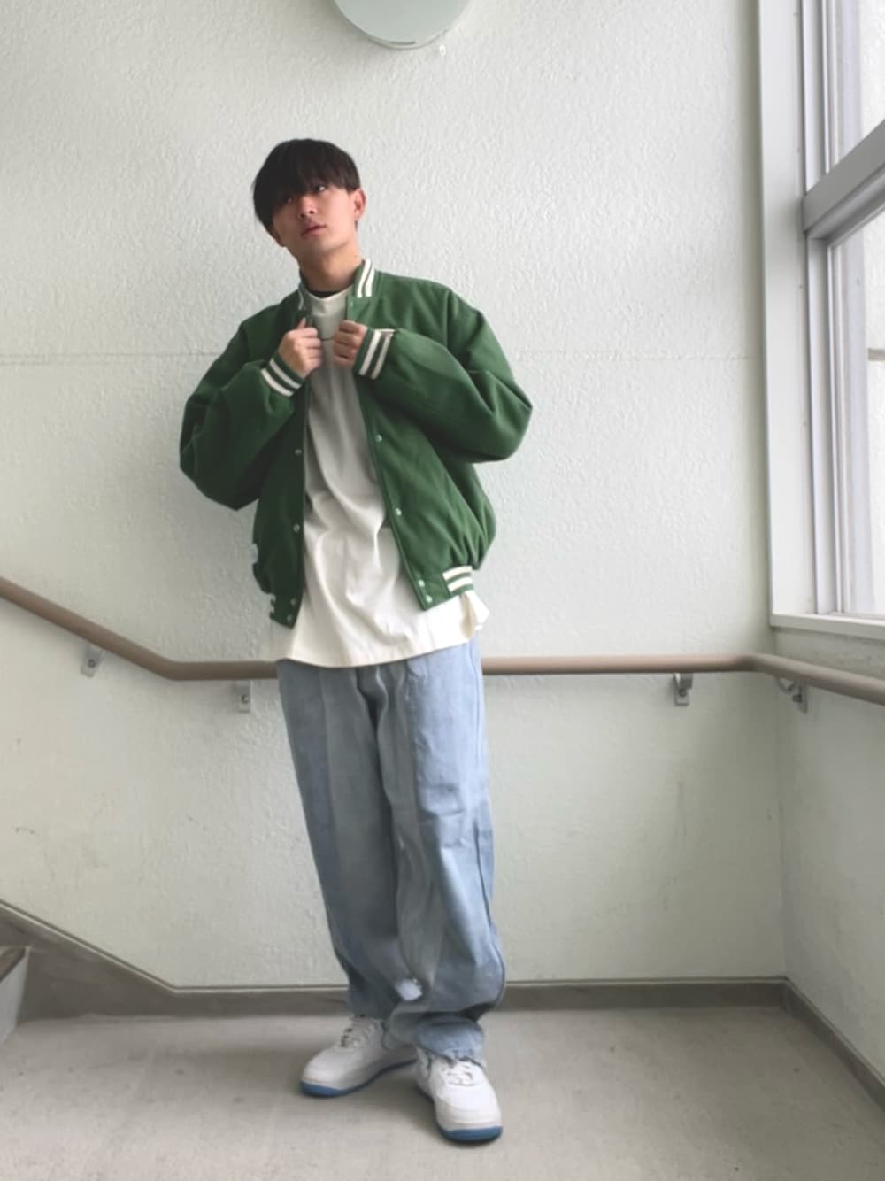 「メンズファッション、今日のコーデ、ジャケット、デニム、LIBERE、fogEssentials、ESSENTIALS、NIKE AIR FORCE、Danke schon」｜「FOG ESSENTIALSの＜FEAR OF GOD ESSENTIALS＞ ロングスリーブ Tシャツ コア（Tシャツ/カットソー、ベージュ系）」を使った、keigoさん（メンズ・175cm）の春コーディネートの1枚目の写真