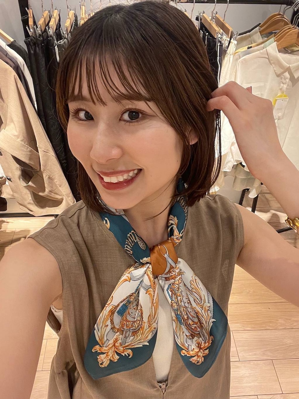 「LOWRYS FARM」｜「LOWRYS FARMのストレッチサテンスカート　 290120（スカート、ホワイト系）」を使った、miyuさん（レディース・158cm）の夏コーディネートの1枚目の写真