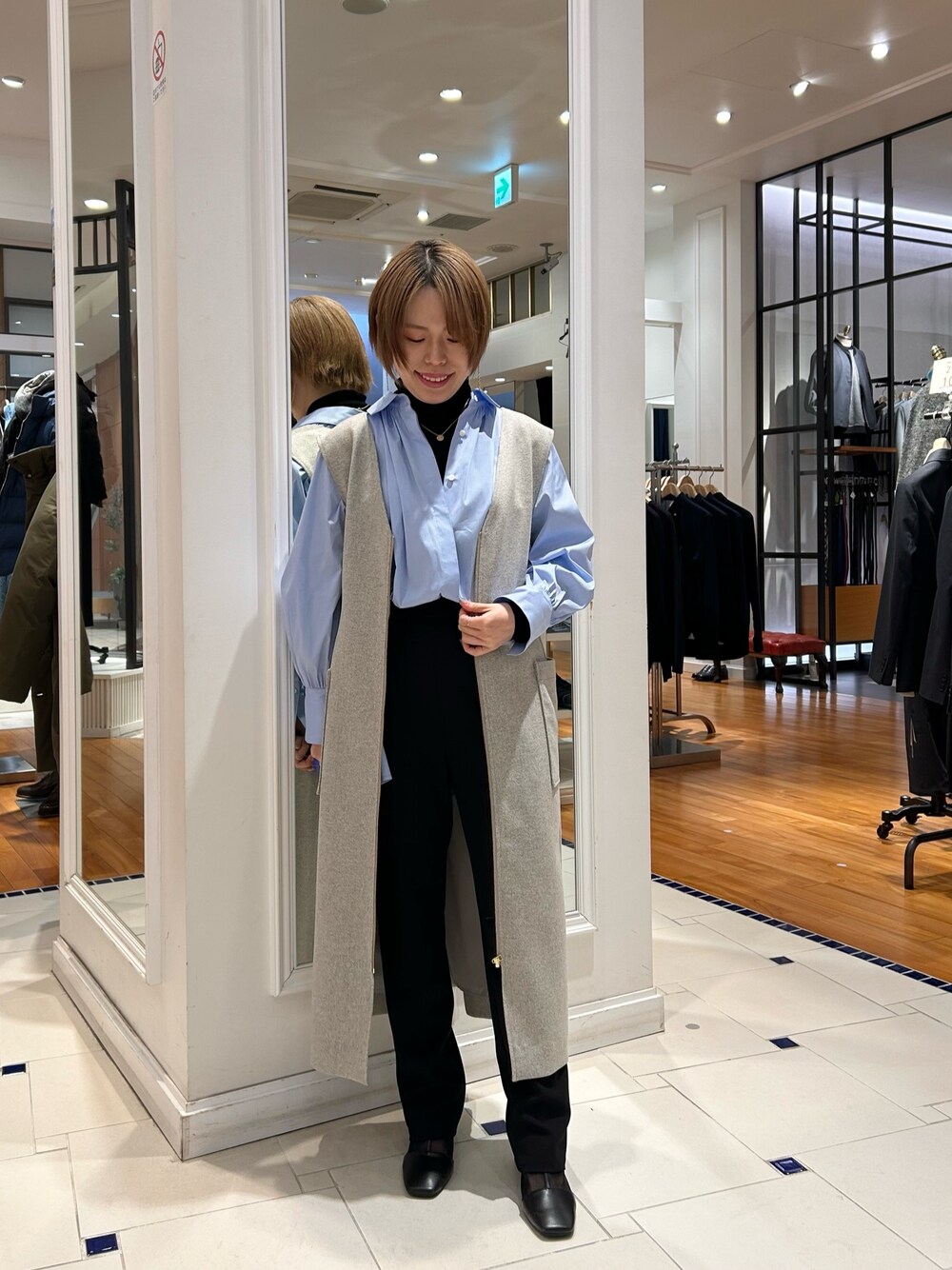 「着回し、美脚パンツ、春コーデ、ジレ、ライトグレー、サックスブルー、小柄、小柄コーデ、ジャンパースカート、レイヤードスタイル、レイヤードコーデ、ノーリーズ、NOLLEY'S」｜「NOLLEY’Sのウォッシャブルツイードジャンパースカート（ワンピース、グレー系）」を使った、uki_nolさん（レディース・150cm）の冬コーディネートの1枚目の写真