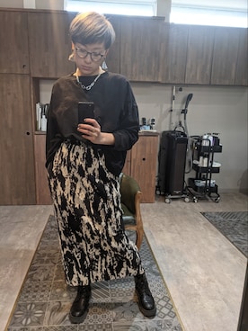 「coca（coca）（コカ）の大花柄細プリーツスカート（スカート、ブラック系）」を使った、leemiesuさん（レディース・171cm）の冬コーディネート