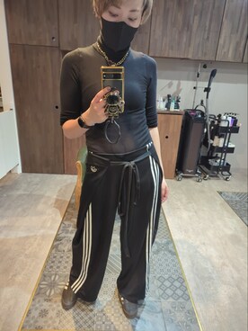 「adidas（アディダス）のパンツ [PANTS] アディダスオリジナルス（スウェットパンツ、ブラック系）」を使った、leemiesuさん（レディース・171cm）の冬コーディネート