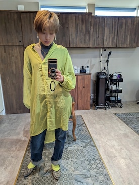 「しまむら（シマムラ）のアイテム（シャツ/ブラウス、イエロー系）」を使った、leemiesuさん（レディース・171cm）の冬コーディネート