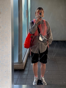 「アイテム（ボディバッグ/ウエストポーチ、シルバー系）」を使った、zoodayoさん（レディース・156cm）の春コーディネート