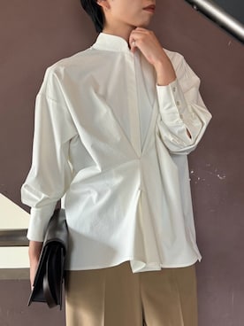 「RIM.ARK（リムアーク）のTuck point wide shirt(タック ポイント ワイド シャツ)（シャツ/ブラウス、ホワイト系）」を使った、RIM.ARK staffさん（レディース・172cm）の秋コーディネート