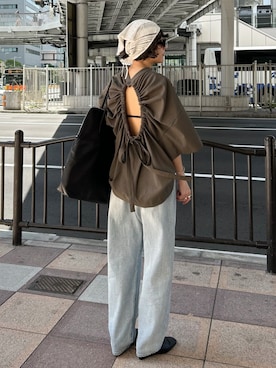 「RIM.ARK（リムアーク）の【PRE ORDER】W-zip leather bag ダブルジップ レザーバッグ（トートバッグ、ブラック系）」を使った、RIM.ARK staffさん（レディース・170cm）の春コーディネート