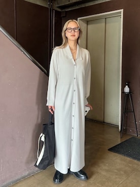 「RIM.ARK（リムアーク）のCanvas shoulder bag(キャンバス ショルダー バッグ)（ショルダーバッグ、グレー系）」を使った、RIM.ARK staffさん（レディース・172cm）の秋コーディネート
