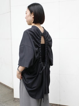 「RIM.ARK（リムアーク）のBack conscious vacation tops バック コンシャス バケーション トップス（Tシャツ/カットソー、ブラック系）」を使った、RIM.ARK staffさん（レディース・170cm）の春コーディネート