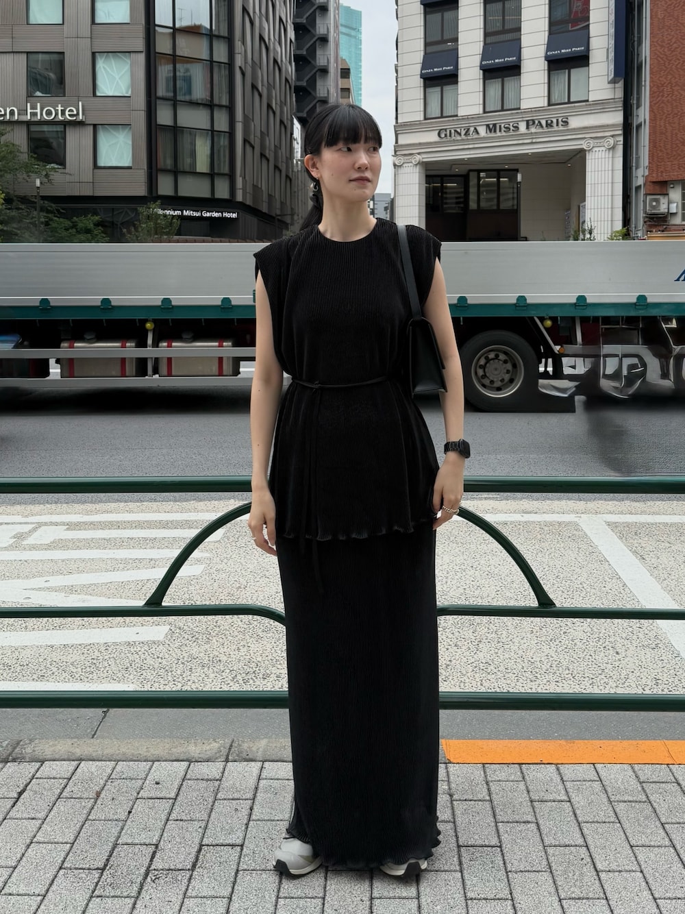 RIM.ARK（リムアーク）の「BLACK DRESS [3] ブラックドレス シーン3