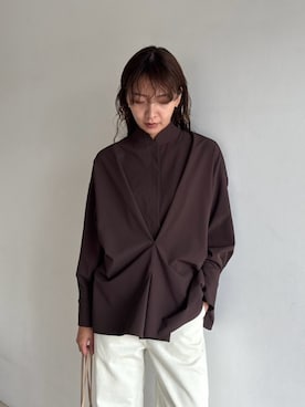 「RIM.ARK（リムアーク）のTuck point wide shirt(タック ポイント ワイド シャツ)（シャツ/ブラウス、ブラウン系）」を使った、RIM.ARK staffさん（レディース・172cm）の秋コーディネート