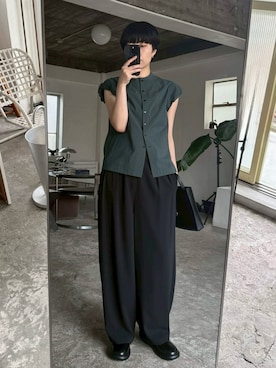 「RIM.ARK（リムアーク）のBottle neck volume blouse(ボトルネック ボリューム ブラウス)（シャツ/ブラウス、グリーン系）」を使った、RIM.ARK staffさん（レディース・160cm）の夏コーディネート