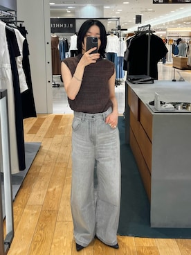 「RIM.ARK（リムアーク）のMiddle straight light denim(ミドル ストレート ライト デニム)（デニムパンツ、グレー系）」を使った、RIM.ARK staffさん（レディース・164cm）の夏コーディネート