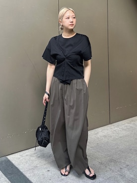 「RIM.ARK（リムアーク）の【PRE ORDER】Motif toe thong sandal モチーフ トゥ トング サンダル（サンダル、ブラック系）」を使った、RIM.ARK staffさん（レディース・170cm）の春コーディネート